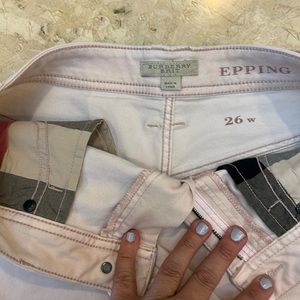Authentic Stretching short Burberry size 26 wore couple times Miami vacation